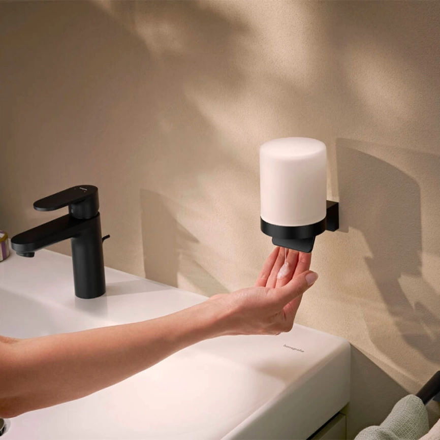 Дозатор для жидкого мыла Hansgrohe AddStoris S 41765670 черный - фото 1