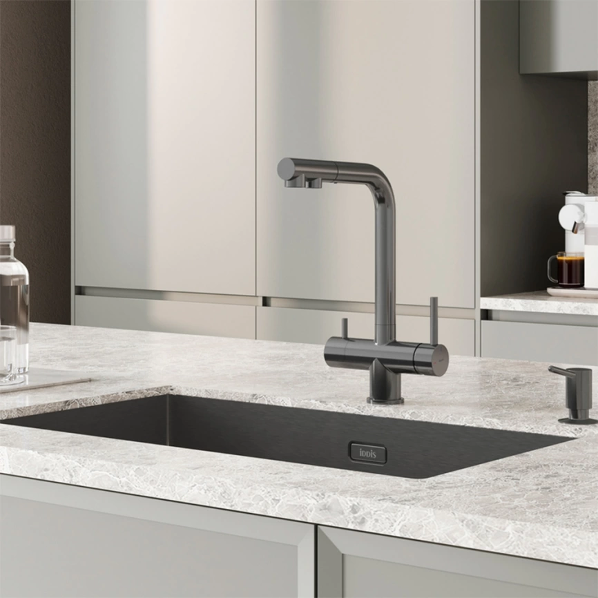 Смеситель для кухни Iddis Umbra UMBGMPFi05 с выдвижным изливом и подключением к фильтру графит - фото 1